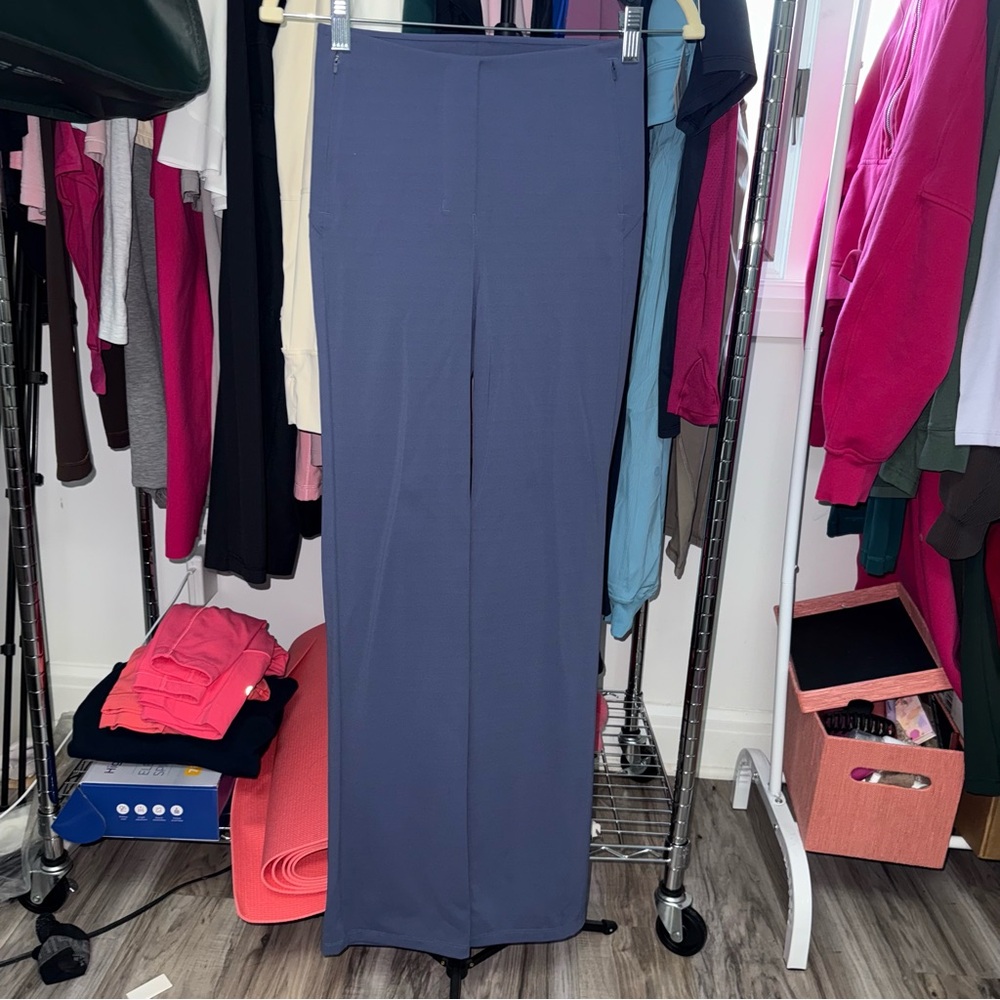 Lululemon Smooth Fit Pull-On High-Rise Pant
*Regular